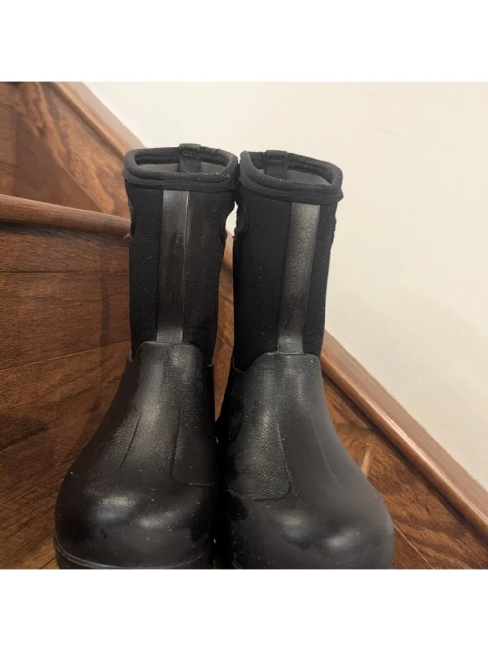 Bogs Neo-Classic boots Solid black Youth Size 1 big kid.